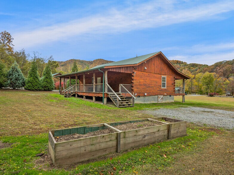 More Photos Of 1640-642 River Rd, Hot Springs Apartments For Sale