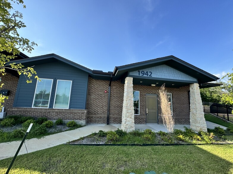 Primary Photo Of 1942 S Lakeshore Dr, Rockwall Medical For Sale