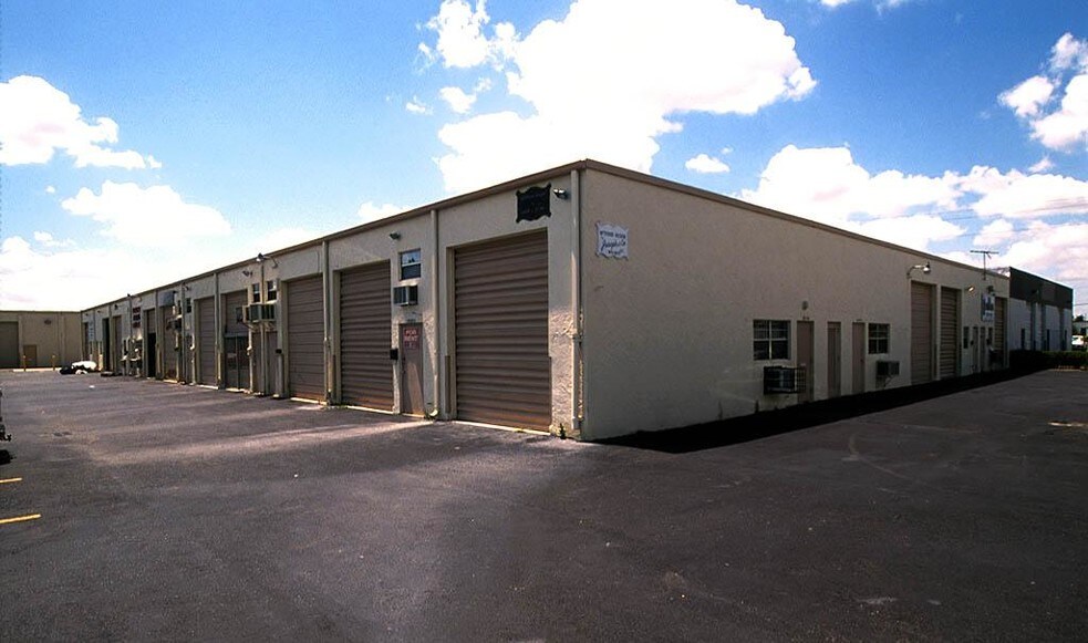 More Photos Of 18792-18798 SW 108th Ave, Miami Warehouse For Lease