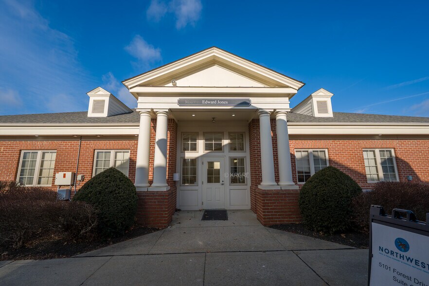 Primary Photo Of 5121 Forest Dr, New Albany Office For Sale