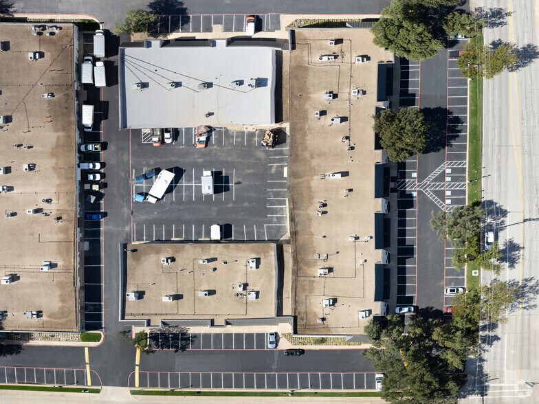 More Photos Of 4950 Keller Springs Rd, Addison Unknown For Lease