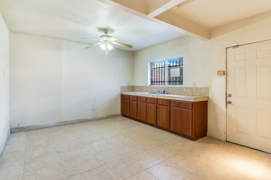 More Photos Of 947 W Ramsey St, Banning Freestanding For Sale