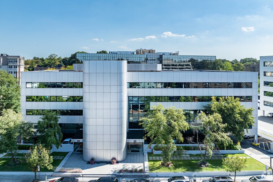 More Photos Of 40 Cutter Mill Rd, Great Neck Office For Lease