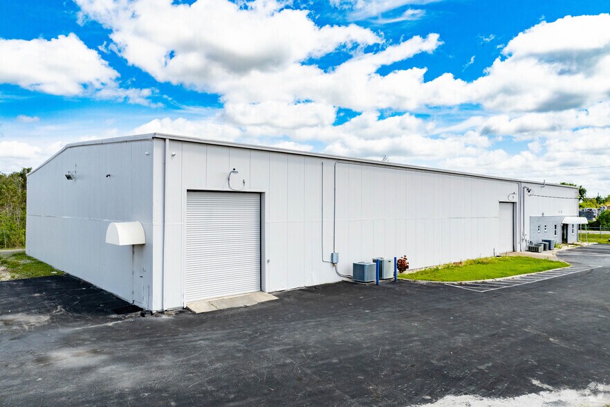 More Photos Of 2020 Ortiz Ave, Fort Myers Warehouse For Lease