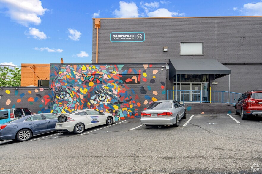 More Photos Of 5300-5320 Eisenhower Ave, Alexandria Warehouse For Lease