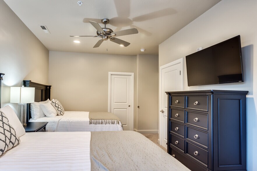 More Photos Of 1101 Zion Park Blvd, Springdale Specialty For Sale