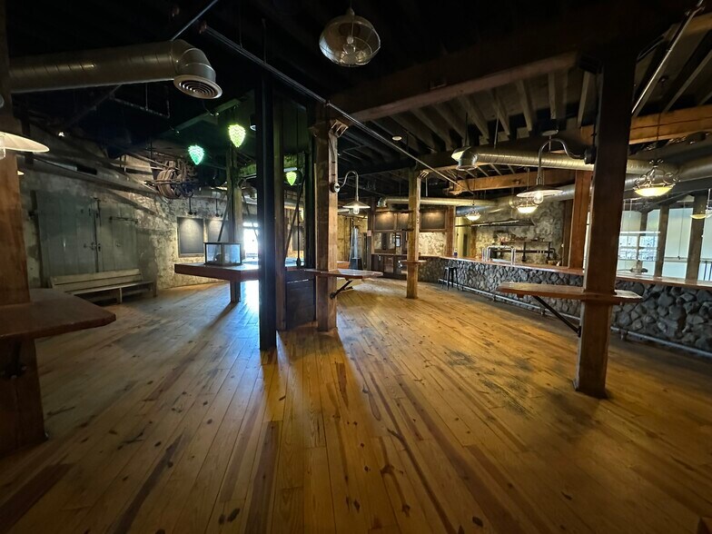 More Photos Of 638 Lake St, Wilson Freestanding For Lease