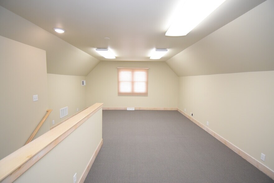 More Photos Of 312 N Water St, Owosso Loft Creative Space For Sale