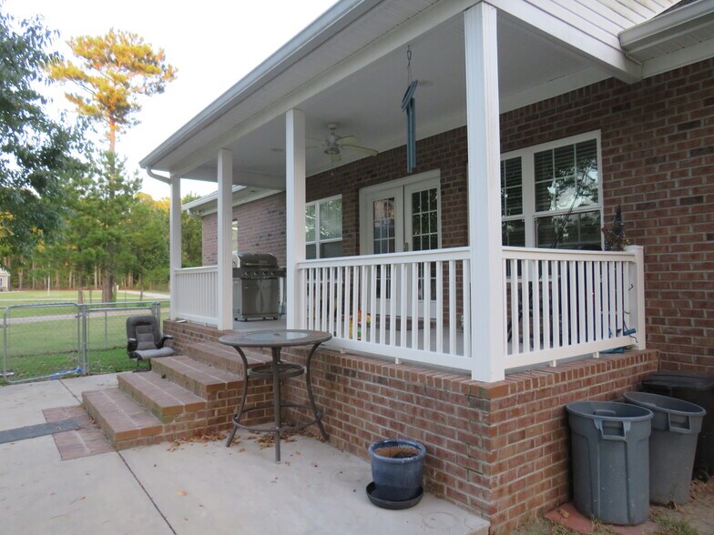 More Photos Of 4013 Thomas Rd, Little River Horse Stables For Sale