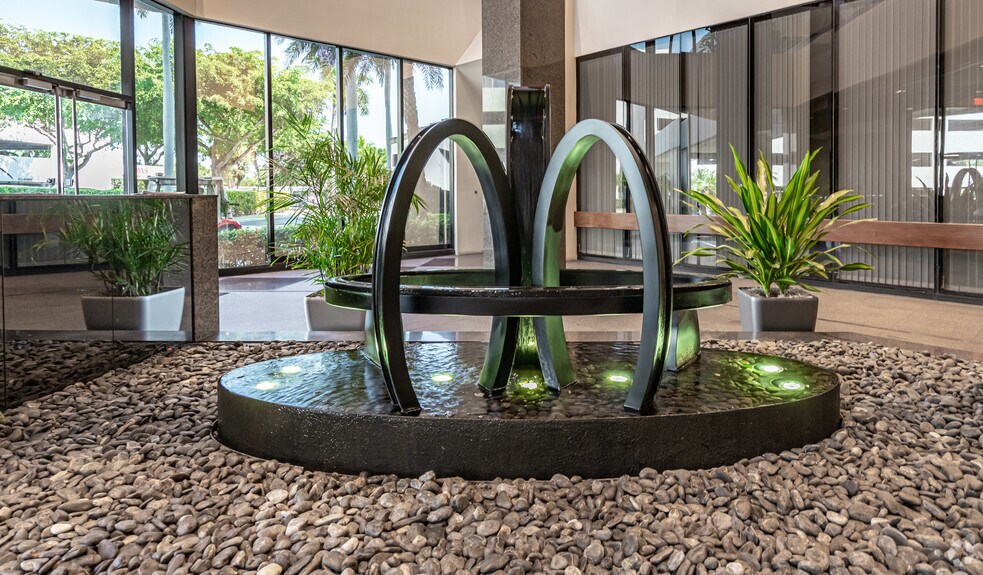 More Photos Of 1555 Palm Beach Lakes Blvd, West Palm Beach Office For Lease