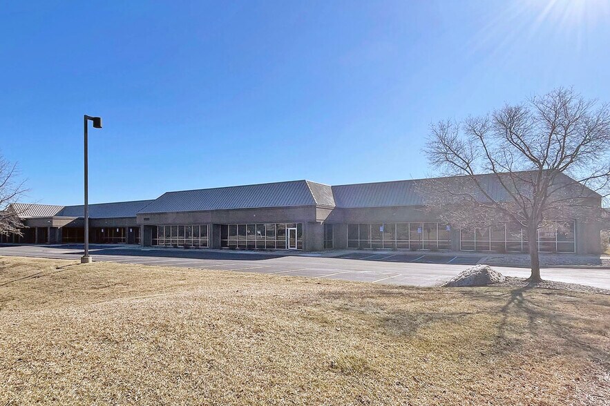 More Photos Of 17225 Federal Dr, Allen Park Research And Development For Sale