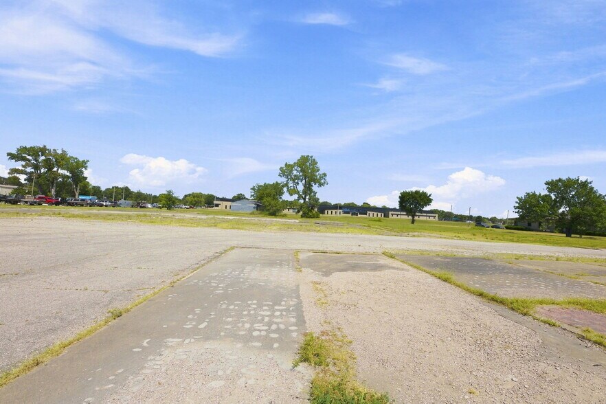 More Photos Of 1406 East St, Iola Land For Sale