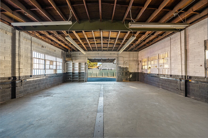 More Photos Of 111 E Wilhelmina St, Anaheim Auto Repair For Lease