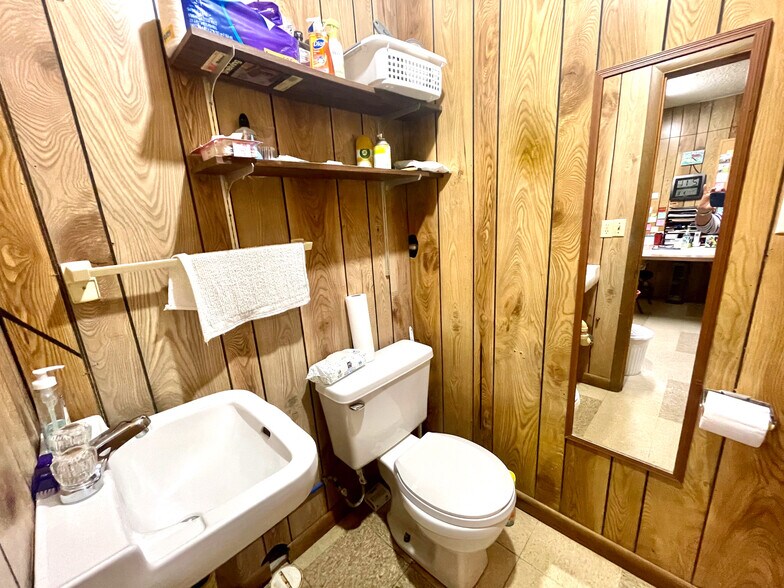 More Photos Of 924 N Main St, Mountain Grove Restaurant For Sale