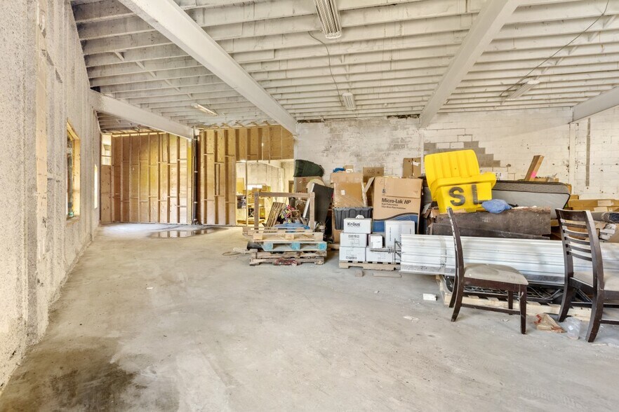 More Photos Of 255-257 Ste-anne Ave, Ottawa Warehouse For Lease