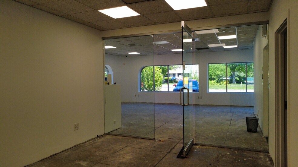 More Photos Of 28 Old Dock Rd, Yaphank Warehouse For Sale