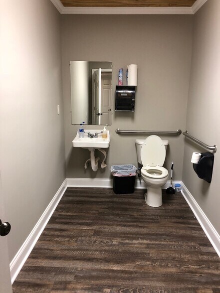 More Photos Of 113 S Perry St, Lawrenceville Office For Lease