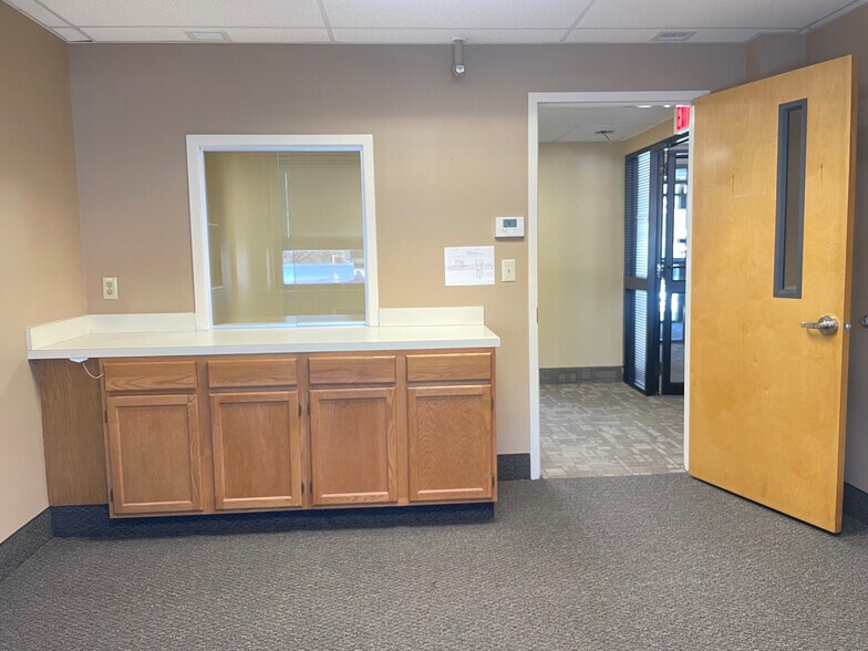 More Photos Of 200 Hillside Cir, West Springfield Medical For Lease