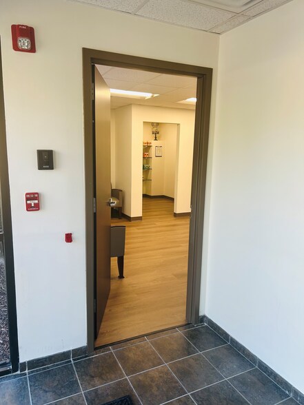 More Photos Of 660 Lanier Park Dr, Gainesville Medical For Lease