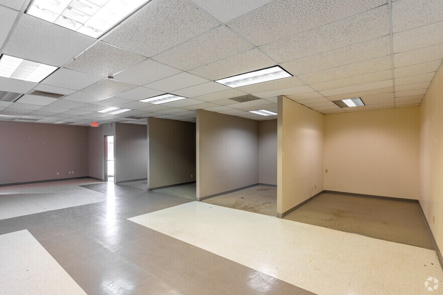 More Photos Of 12200 N Stemmons Fwy, Farmers Branch Unknown For Lease