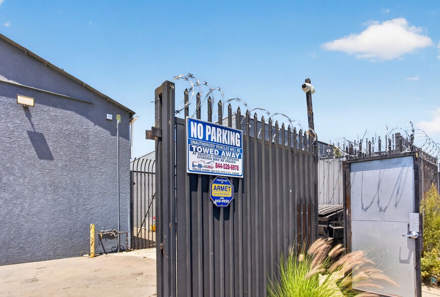 More Photos Of 1661 Cota Ave, Long Beach Service For Sale