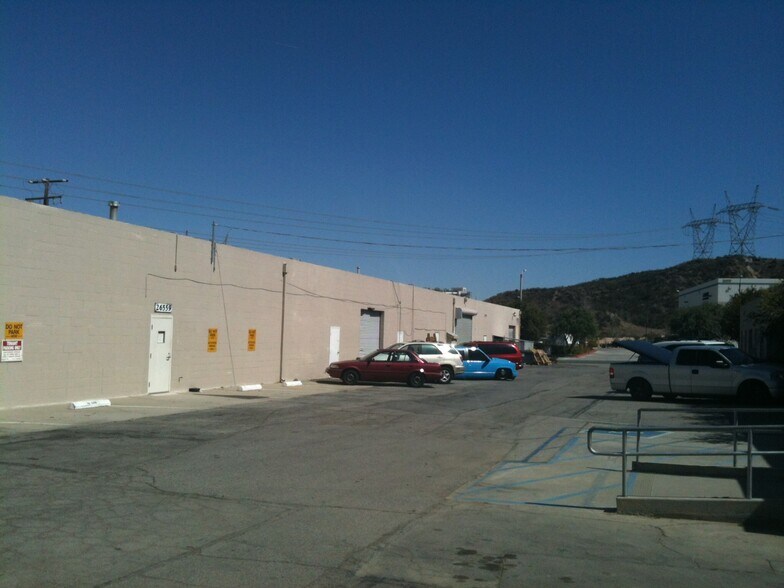 More Photos Of 26541 Ruether Ave, Santa Clarita Light Manufacturing For Lease