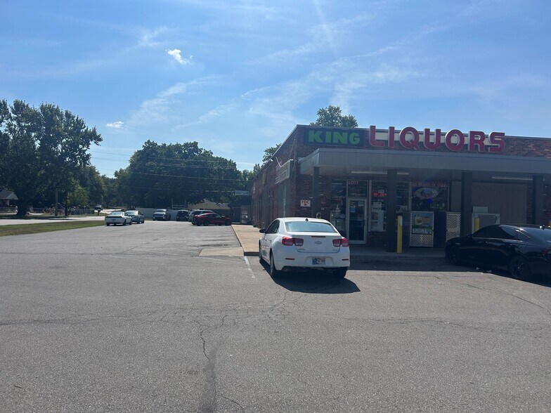 More Photos Of 711 E Thompson Rd, Indianapolis Unknown For Lease