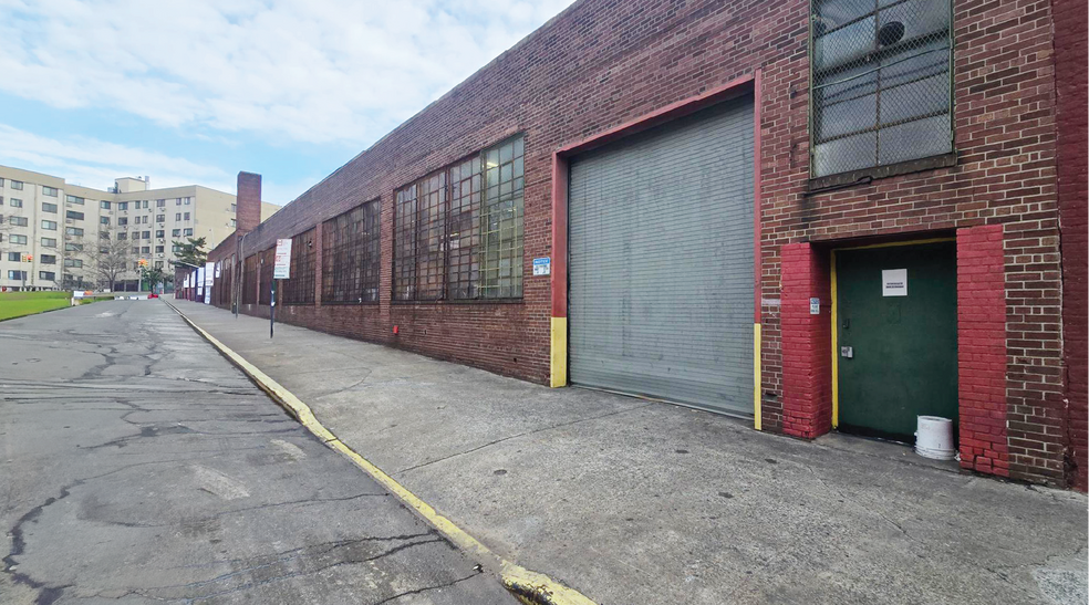 More Photos Of 667 Kent Ave, Brooklyn Industrial For Lease