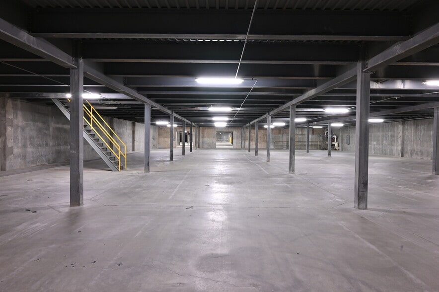 More Photos Of 900-1000 Tyrone Pike, Versailles Manufacturing For Lease