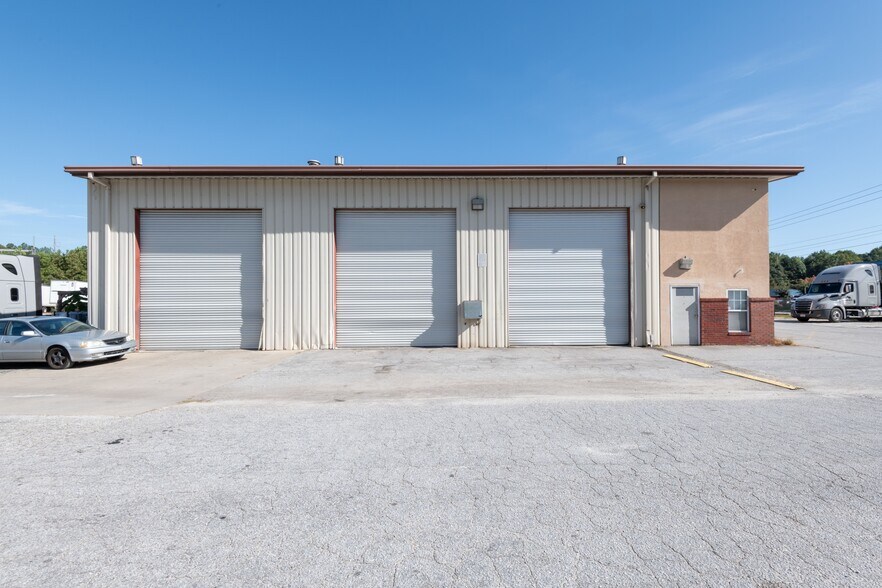 More Photos Of 7535 Southlake Pky, Jonesboro Truck Terminal For Lease
