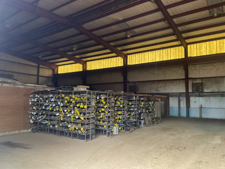 More Photos Of 9901 Jacksboro Hwy, Fort Worth Warehouse For Lease