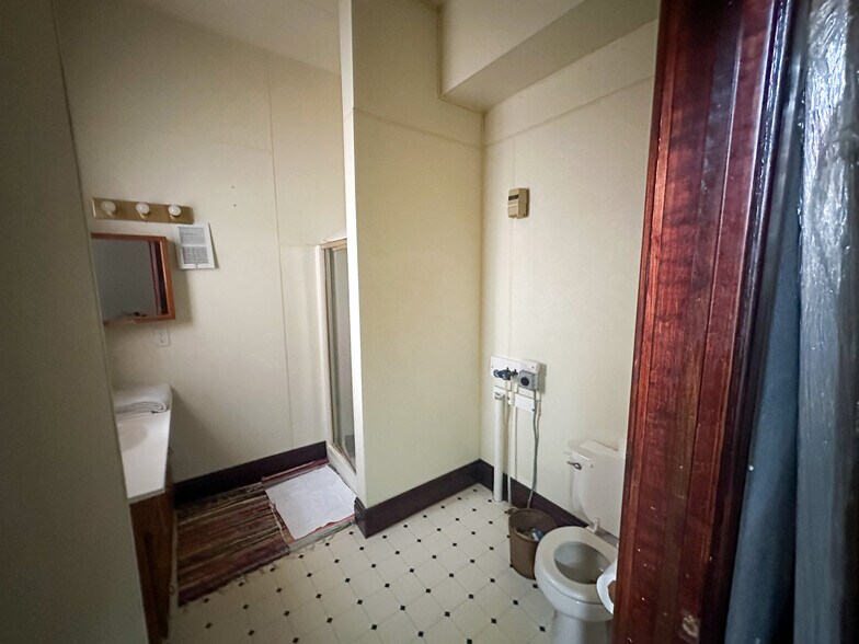 More Photos Of 211 W Kansas St, Crofton Hotel For Sale