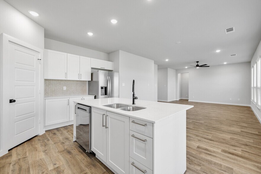 More Photos Of 651-655 Clovis St, Midlothian Apartments For Sale