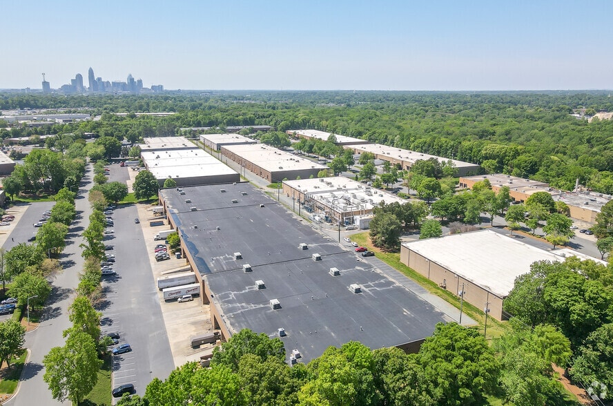 More Photos Of 1920 Starita Rd, Charlotte Light Distribution For Lease