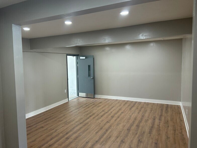 More Photos Of 13426 Telegraph Rd, Whittier Warehouse For Lease