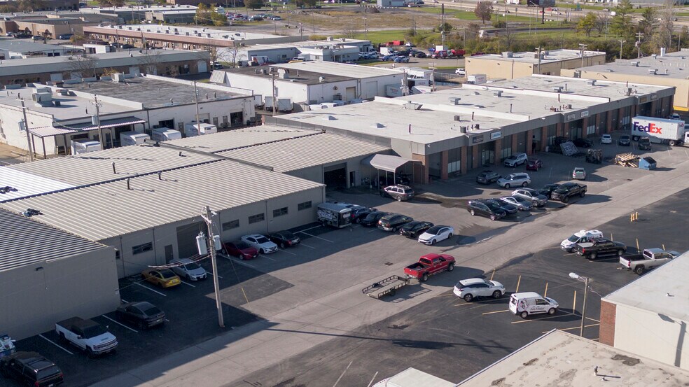 More Photos Of 1725-1745 Chase Dr, Fenton Warehouse For Lease