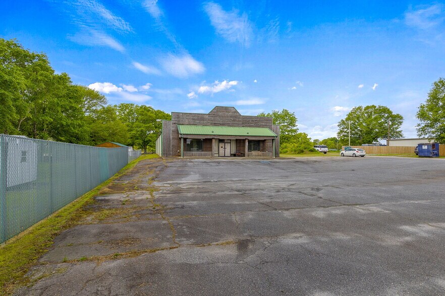 More Photos Of 405 Pearman Dairy Rd, Anderson Freestanding For Sale