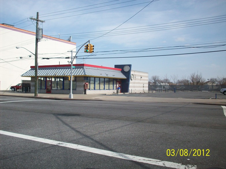 Primary Photo Of 2481 Knapp St, Brooklyn Fast Food For Lease