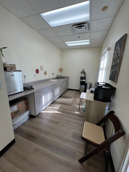 More Photos Of 632 W 11th St, Tracy Office For Sale