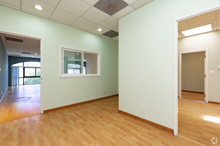 More Photos Of 2277 Townsgate Rd, Westlake Village Office For Lease