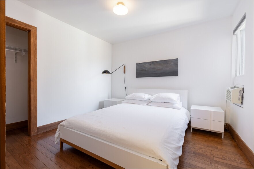 More Photos Of 872 College St, Toronto Storefront Retail Residential For Sale