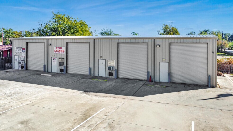 More Photos Of 6549 W Tidwell Rd, Houston Auto Dealership For Lease