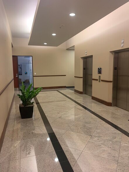 More Photos Of 410 W Grand Pky S, Katy Office For Sale