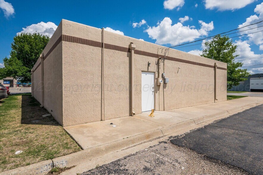 More Photos Of 1505 N Banks St, Pampa Office For Sale