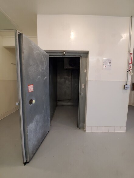 More Photos Of 3414 W Washington Blvd, Los Angeles Storefront Retail Residential For Sale