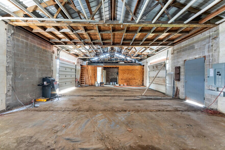 More Photos Of 1700 NE Seward Ave, Topeka Office For Sale