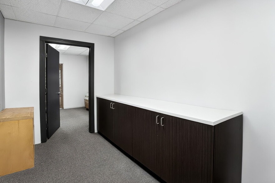 More Photos Of 120 Cambridge St, Cambridge Flex For Sale