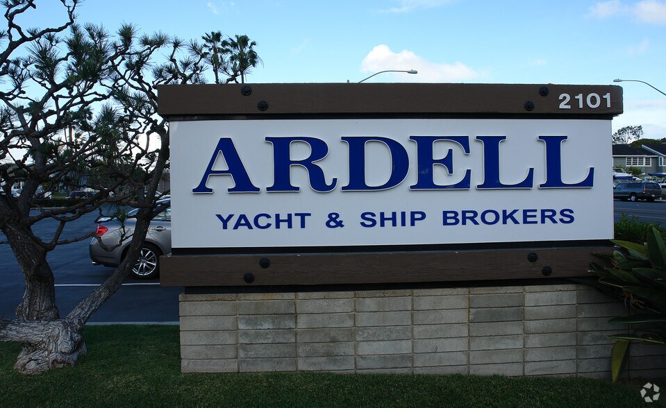 More Photos Of 2077 W Coast Hwy, Newport Beach Office For Lease