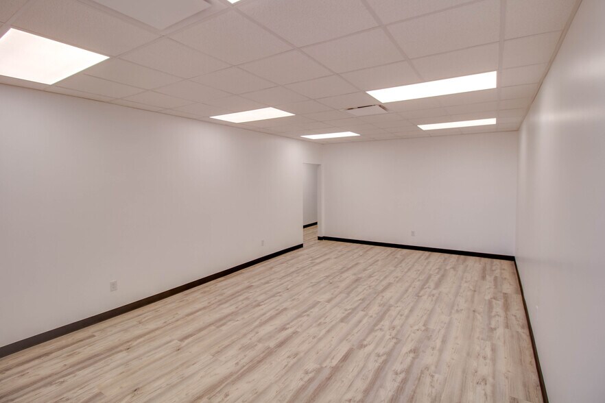 More Photos Of 107 N State St, Jerseyville Office For Lease