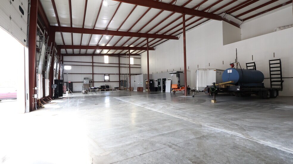 More Photos Of 96 Commerce Dr, Carmel Warehouse For Lease